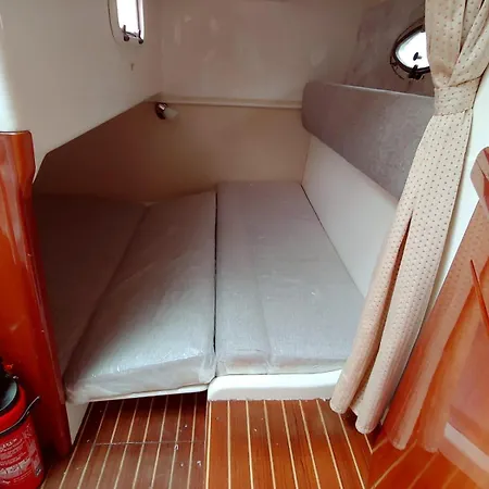 Botel Jacht Centrum, 2 Double Beds And 1 Double Bed On Board, 4-6 Persons *