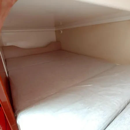 Jacht Centrum, 2 Double Beds And 1 Double Bed On Board, 4-6 Persons *