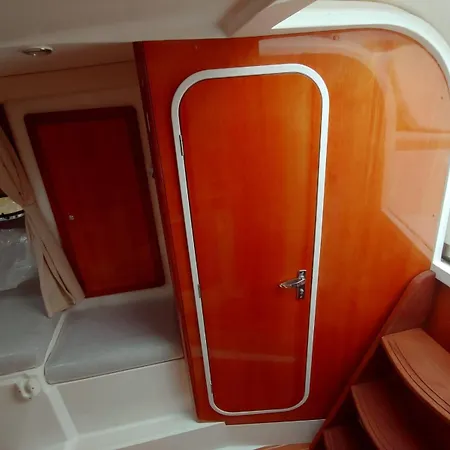 Jacht Centrum, 2 Double Beds And 1 Double Bed On Board, 4-6 Persons