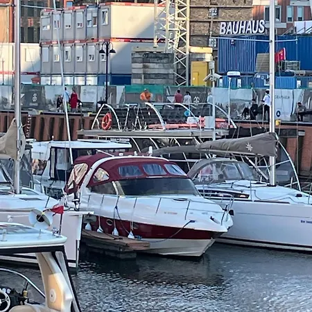 Jacht Centrum, 2 Double Beds And 1 Double Bed On Board, 4-6 Persons Botel *