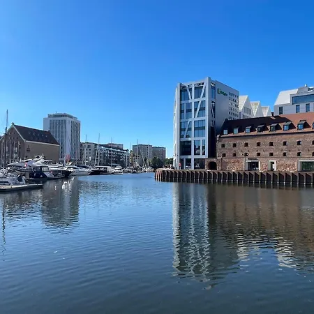 Jacht Centrum, 2 Double Beds And 1 Double Bed On Board, 4-6 Persons Botel